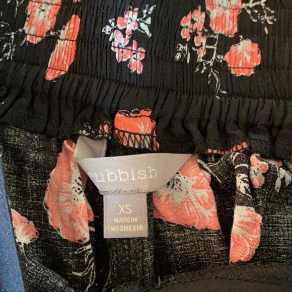 Shorts - Picture 2 of 3